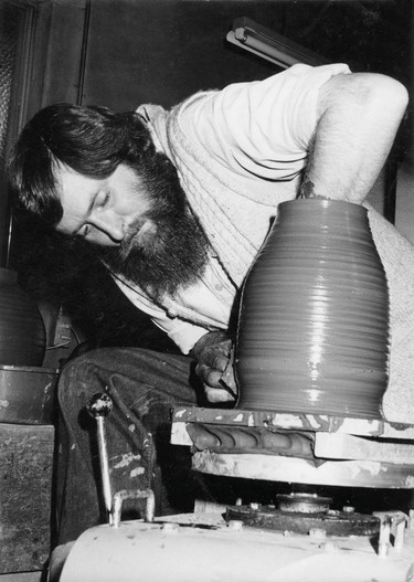 Rex Valentine potting in Bizen, Japan, 1977. Photographer unknown. Rex Valentine collection