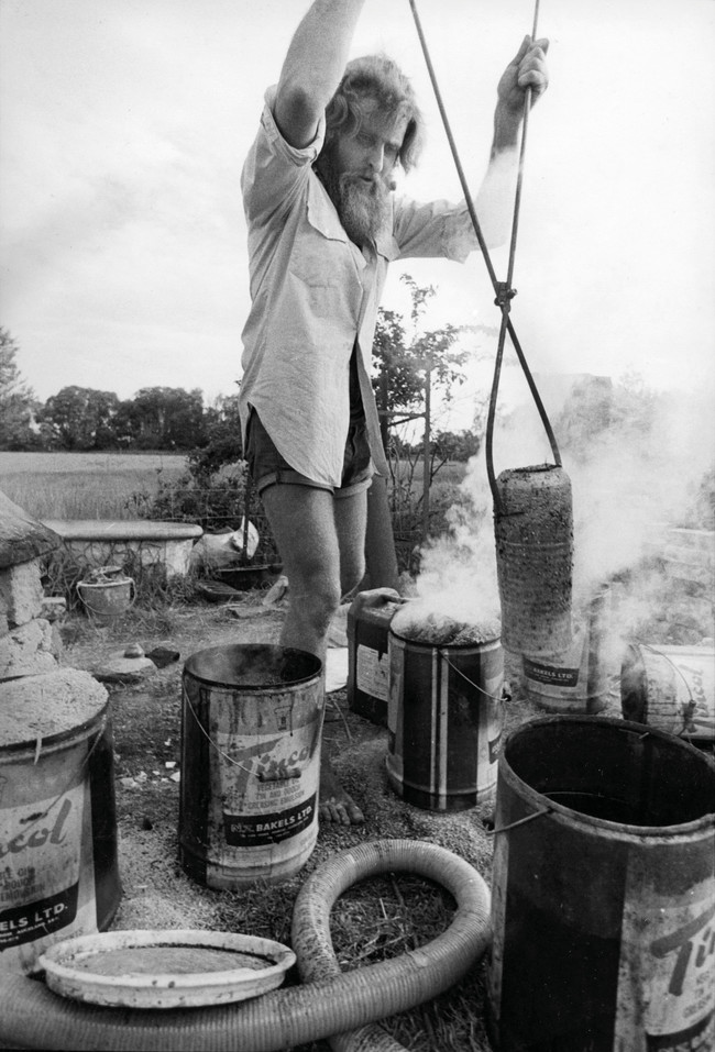 Rex raku firing at Selwyn c 1974–5. Photographer unknown, Rex Valentine collection.